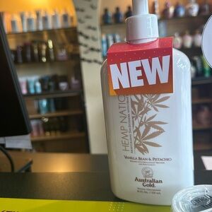 Vanilla Bean and Pistachio tan extender